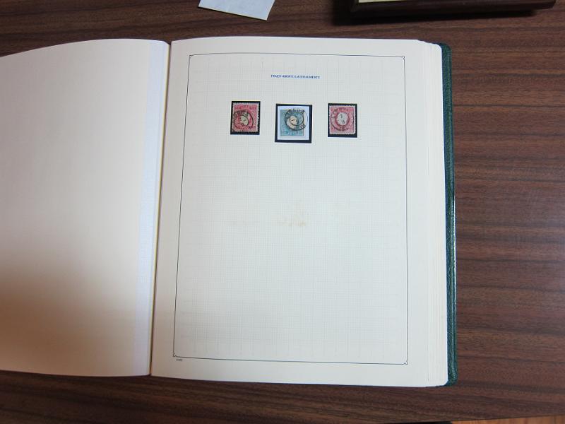 0018 (45).JPG -     Lote:    18      Marcofilia      Lotes Especiais       Descrição:         Portugal &mdash; Colecção especializada em dois álbuns com estudo especializado das marcas de duplo círculo e circulares de Lisboa, com selos de diversas emissões e cartas. Lote a ver.        Lote       Valor Base:     &euro; 1.000,00     Valor Venda:     Retirado     